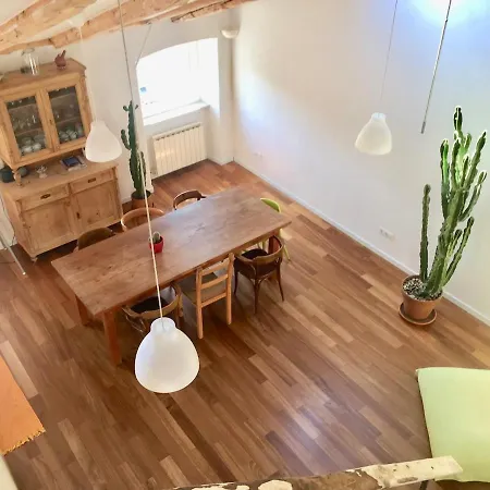 Cacatsu Apartment